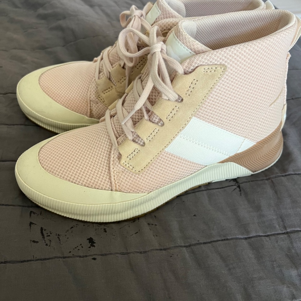 Sorel Out and About III Mid